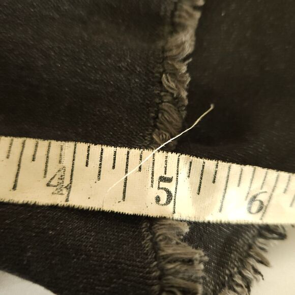 NWT Signature Levi Strauss Womens 26 Gray Heritage High-Rise Fray Hem Shorts - Picture 8 of 8